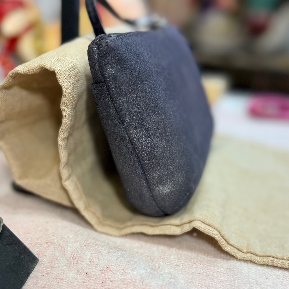 Coach vtg turn lock Suede Wristlet - Picture 3 of 10